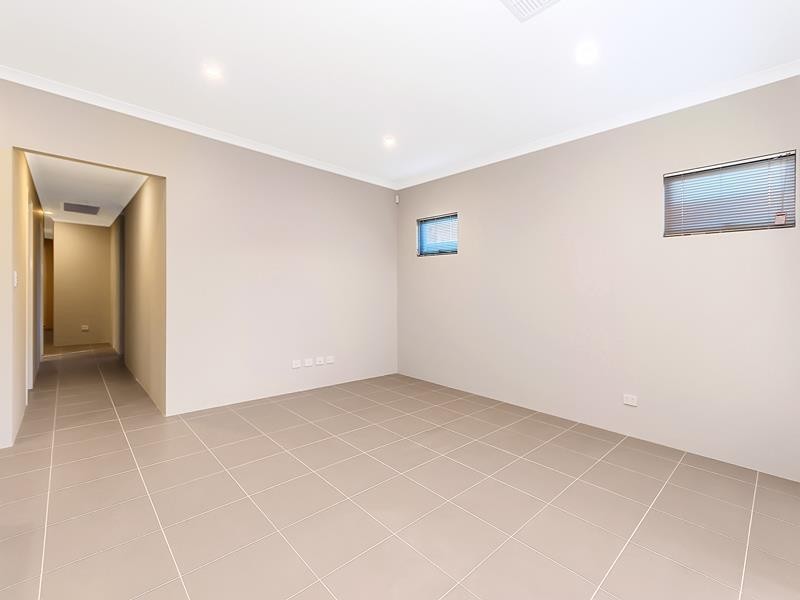 7 Carinthia Lane, Coogee WA 6166