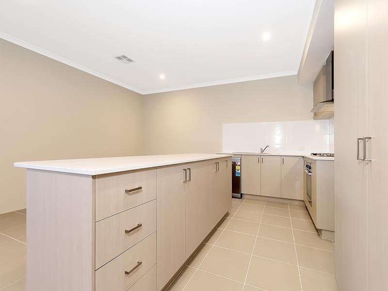 7 Carinthia Lane, Coogee WA 6166