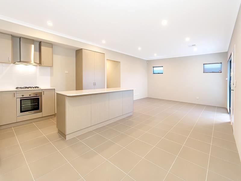 7 Carinthia Lane, Coogee WA 6166
