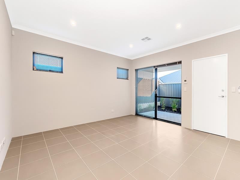 7 Carinthia Lane, Coogee WA 6166
