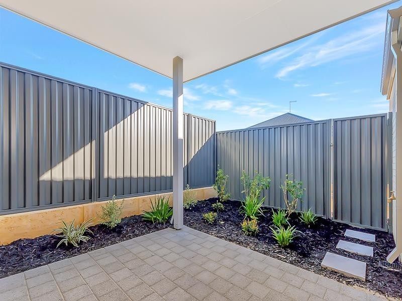7 Carinthia Lane, Coogee WA 6166