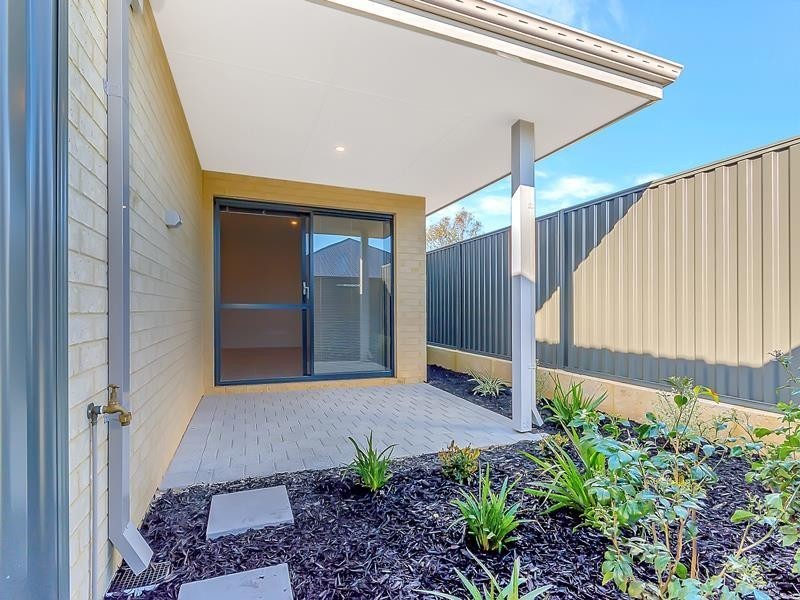 7 Carinthia Lane, Coogee WA 6166