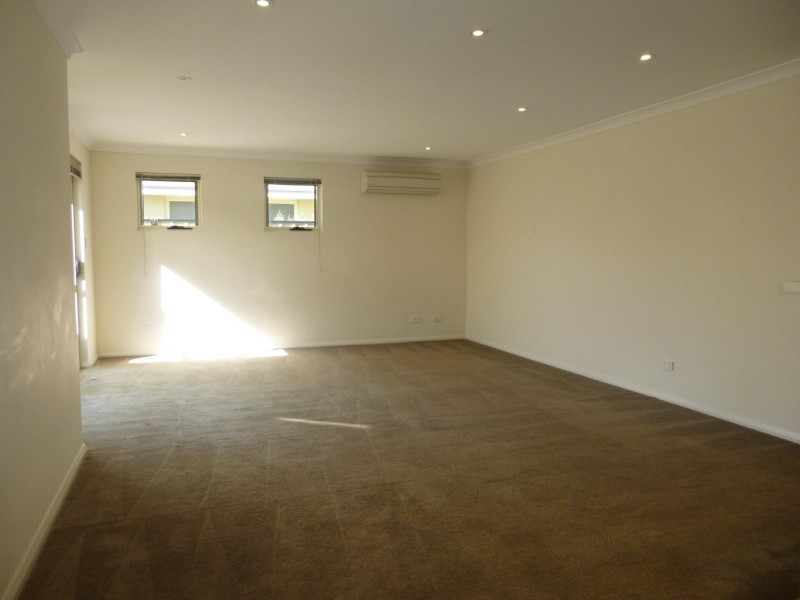 2 Tambelyn Street, Clarkson WA 6030