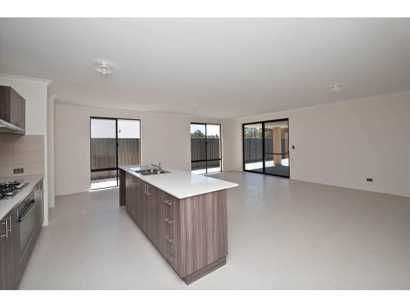 6 Balivanich Loop, Seville Grove WA 6112