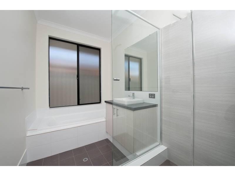 6 Balivanich Loop, Seville Grove WA 6112