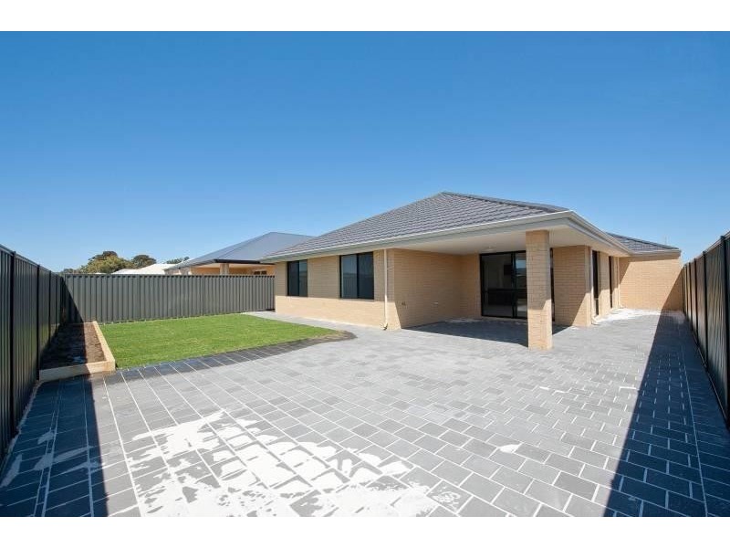 6 Balivanich Loop, Seville Grove WA 6112