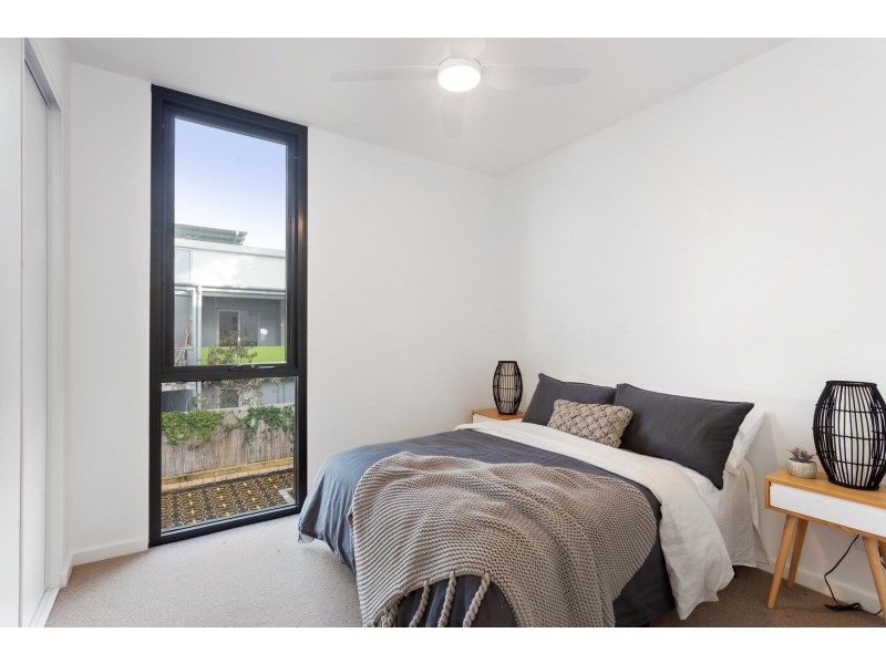 15/2 Beazley Way, White Gum Valley WA 6162