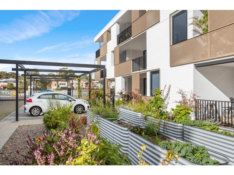 15/2 Beazley Way, White Gum Valley WA 6162