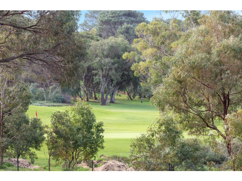 15/2 Beazley Way, White Gum Valley WA 6162