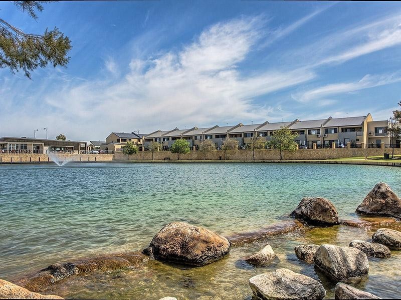 2/4 Burnley Way, Butler WA 6036