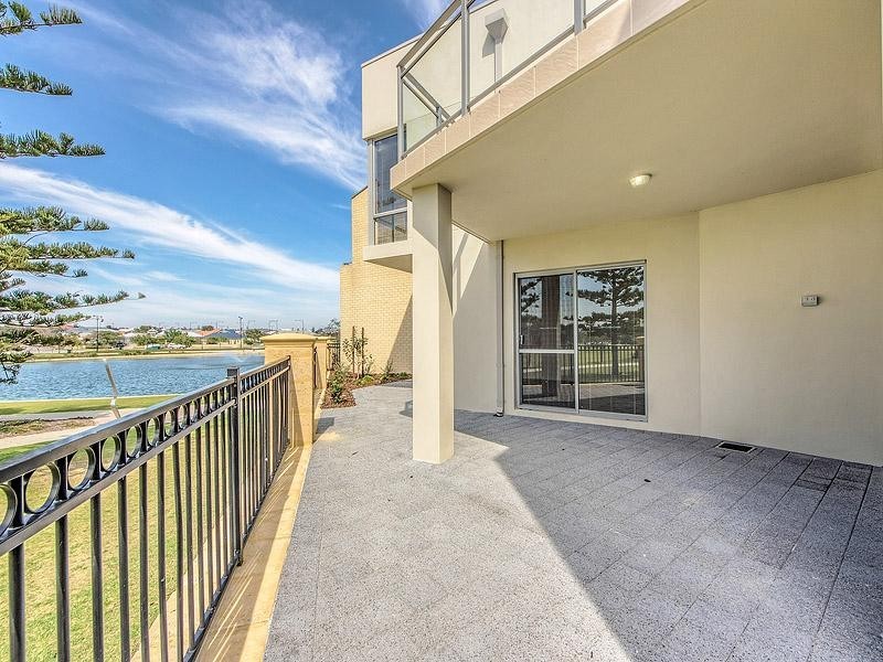 2/4 Burnley Way, Butler WA 6036