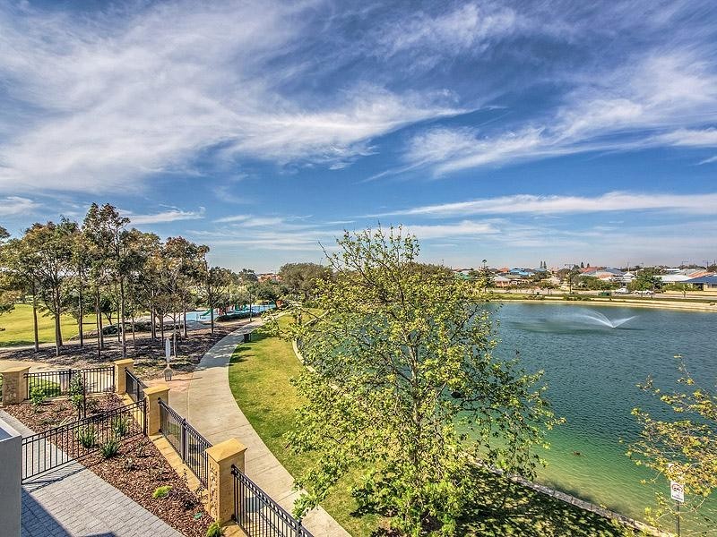 2/4 Burnley Way, Butler WA 6036