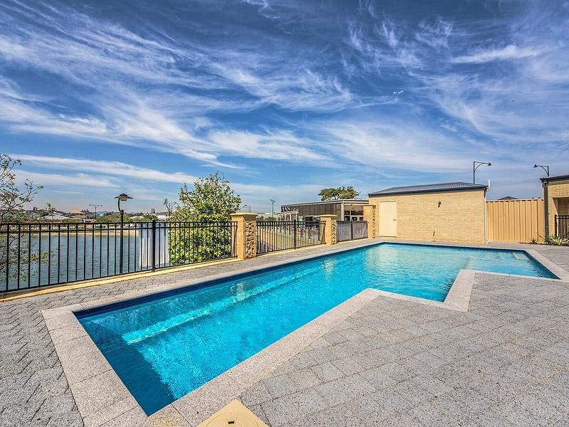 2/4 Burnley Way, Butler WA 6036