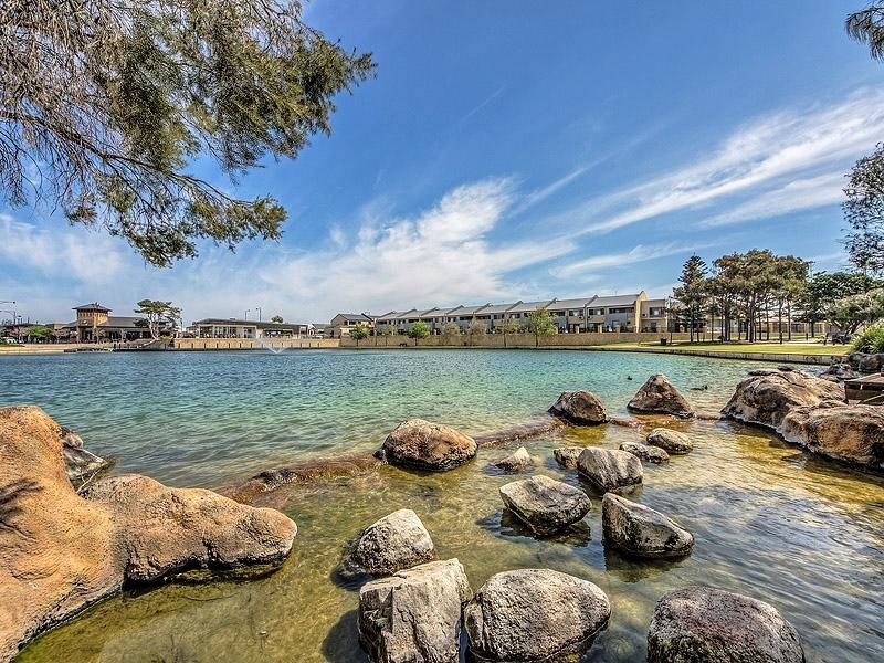 2/4 Burnley Way, Butler WA 6036