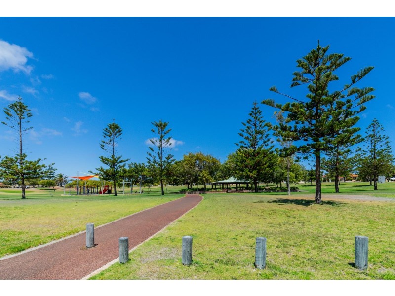 18 Arthurs Vale, Quinns Rocks WA 6030