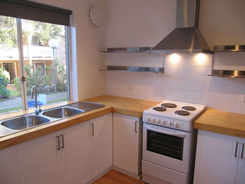 14/2 Pinewood Avenue, Kardinya WA 6163