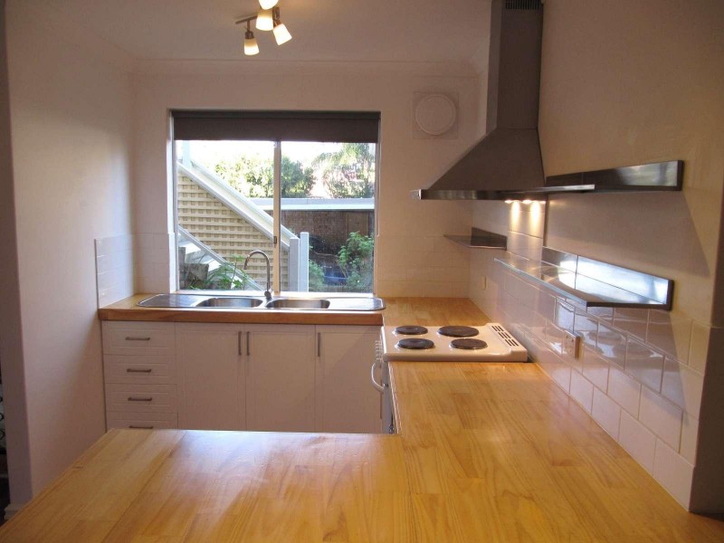 14/2 Pinewood Avenue, Kardinya WA 6163