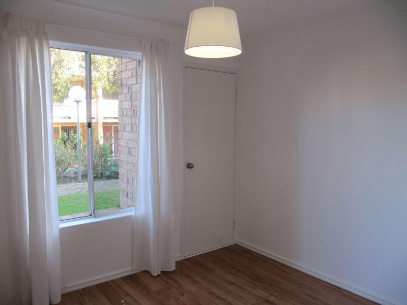 14/2 Pinewood Avenue, Kardinya WA 6163