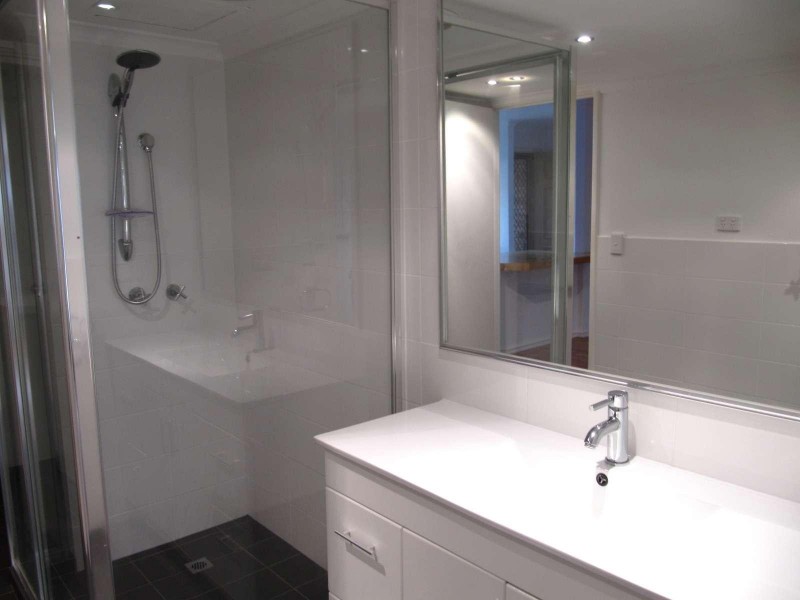 14/2 Pinewood Avenue, Kardinya WA 6163