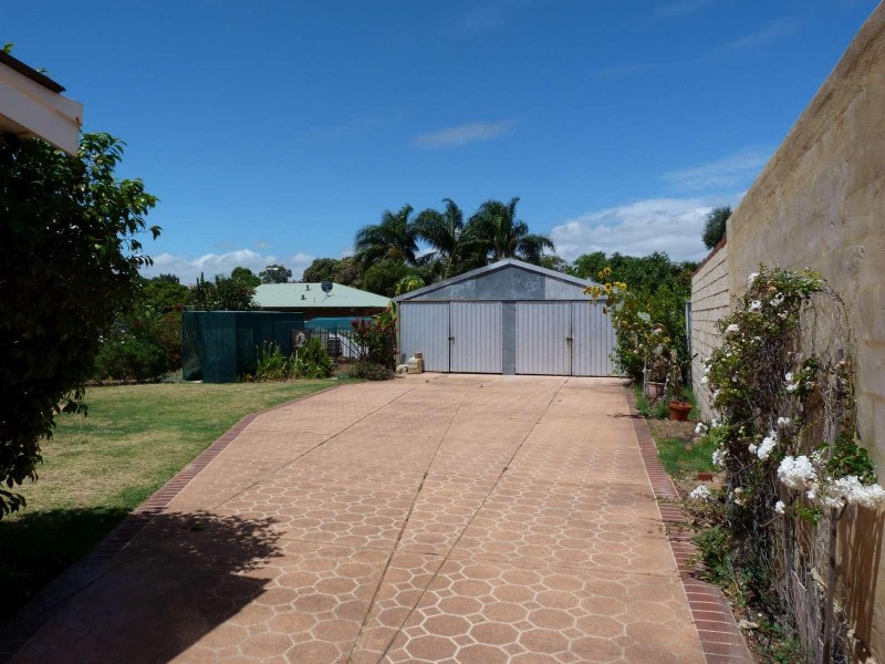 26 Frederick Road, Hamilton Hill WA 6163