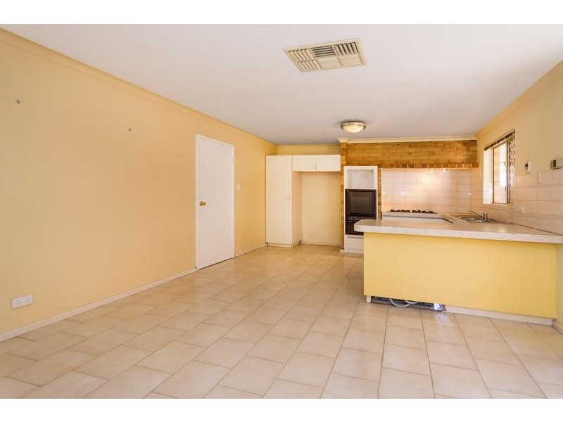 14 Chamberlain Road, Rivervale WA 6103