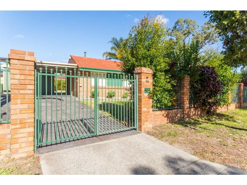 16 Grimrey Road, Lockridge WA 6054