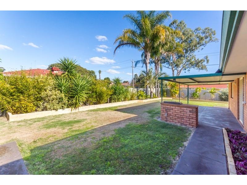 16 Grimrey Road, Lockridge WA 6054