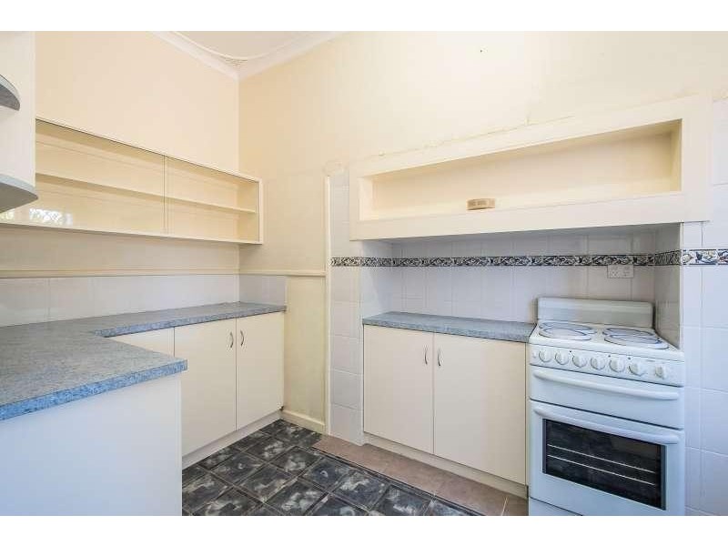 18 Clarke Street, East Cannington WA 6107