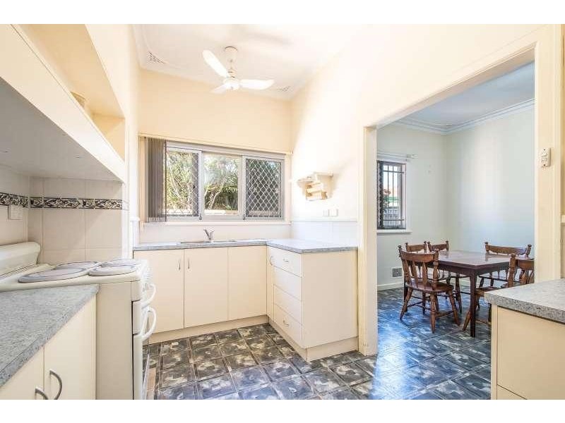 18 Clarke Street, East Cannington WA 6107