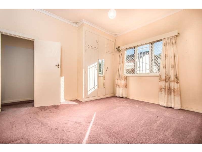 18 Clarke Street, East Cannington WA 6107