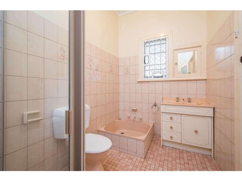 18 Clarke Street, East Cannington WA 6107