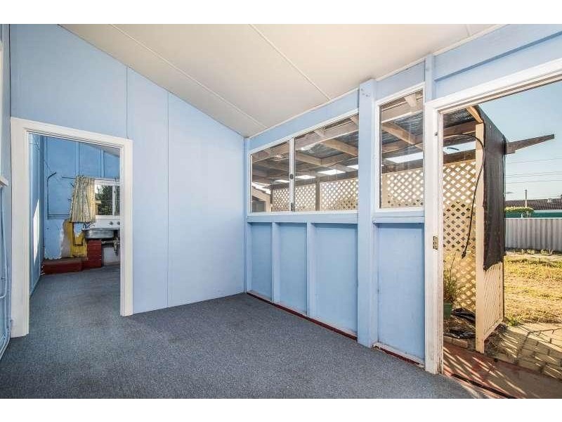 18 Clarke Street, East Cannington WA 6107