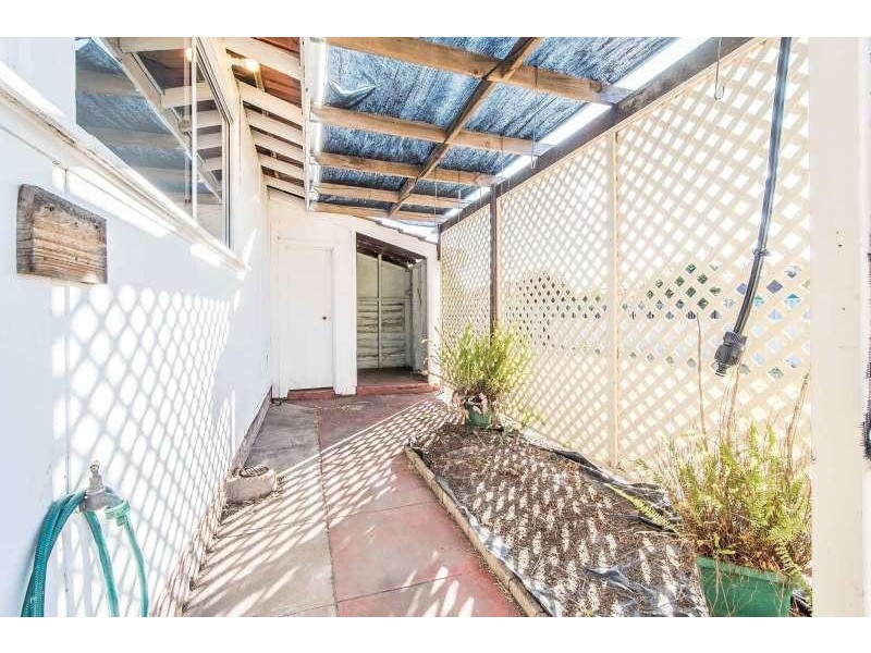 18 Clarke Street, East Cannington WA 6107