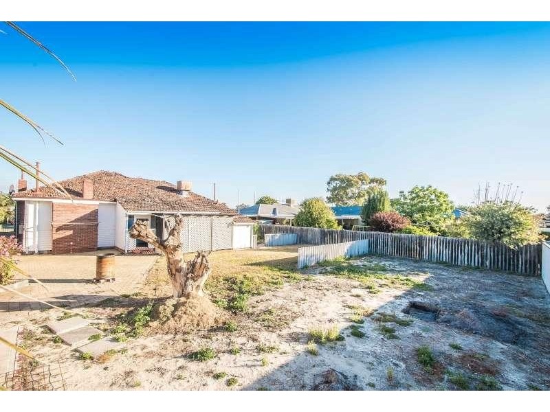 18 Clarke Street, East Cannington WA 6107