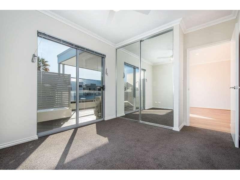 15/233 Wharf Street, Queens Park WA 6107