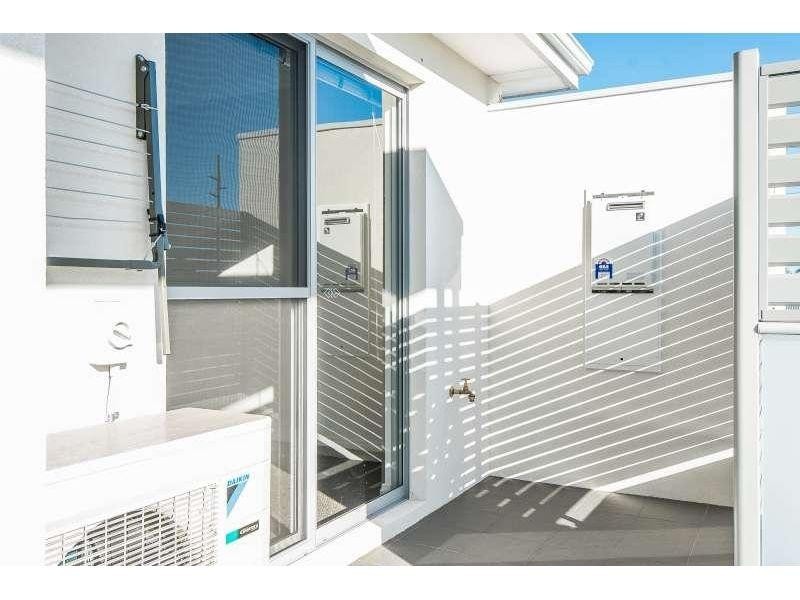 15/233 Wharf Street, Queens Park WA 6107