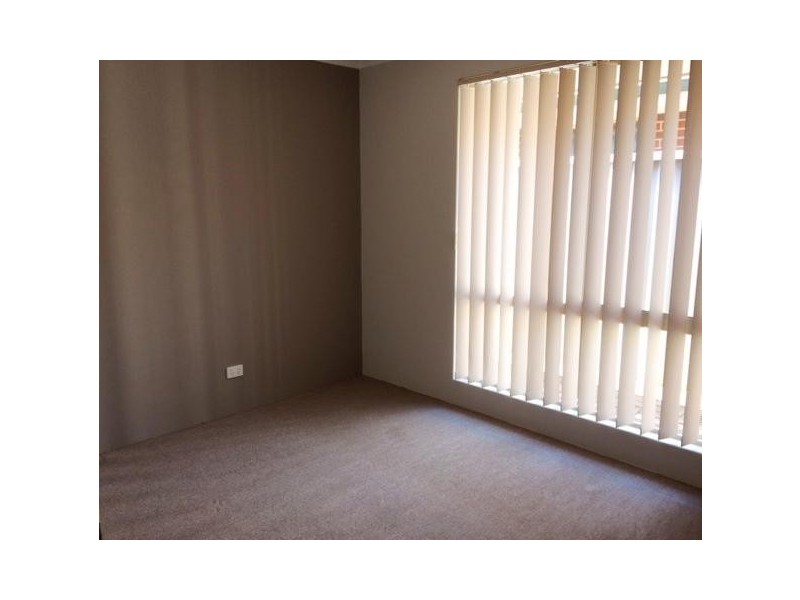 106 Centre Street, Queens Park WA 6107