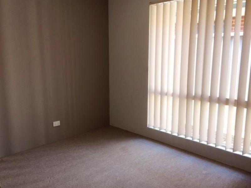 2A Skytown Place, Queens Park WA 6107