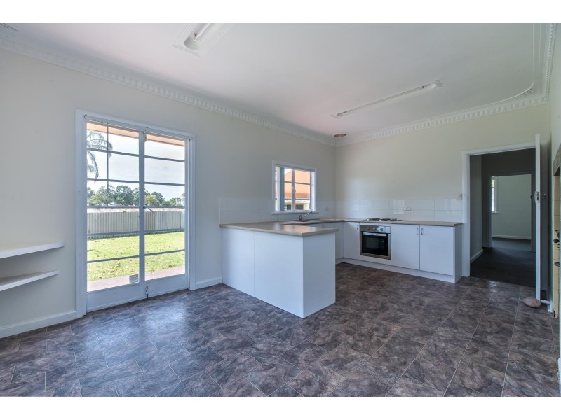 8 Olga Road, Maddington WA 6109