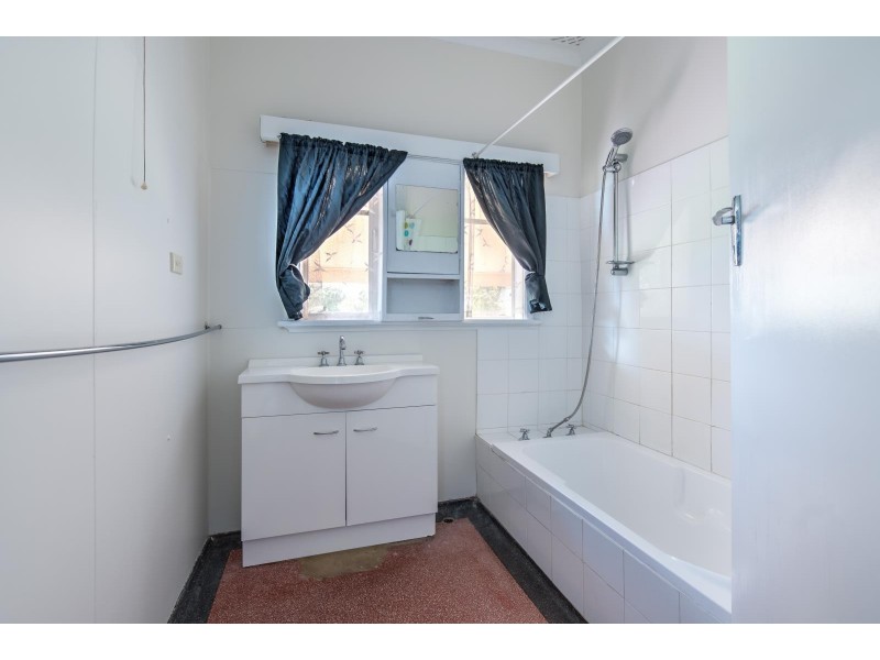 8 Olga Road, Maddington WA 6109