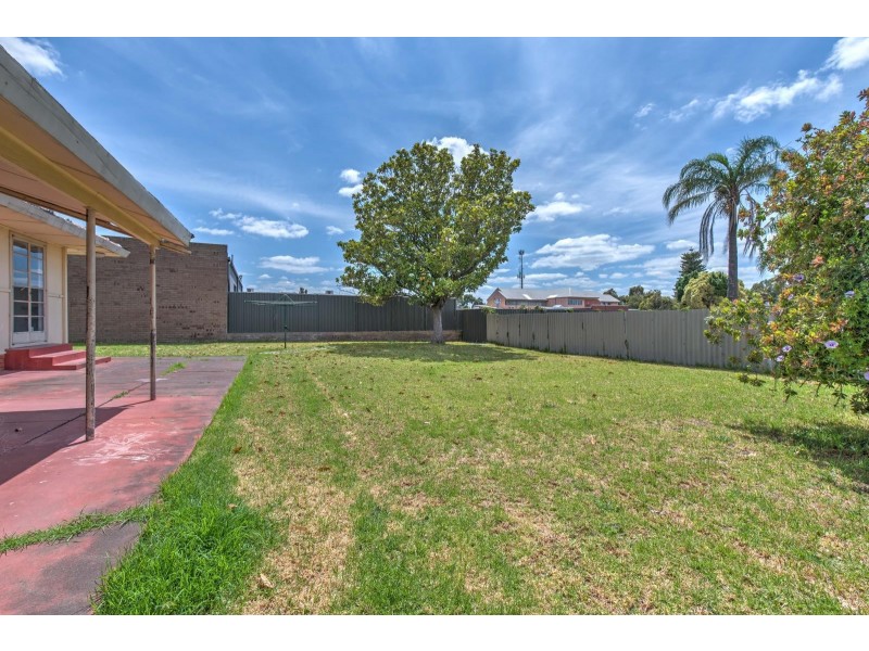 8 Olga Road, Maddington WA 6109