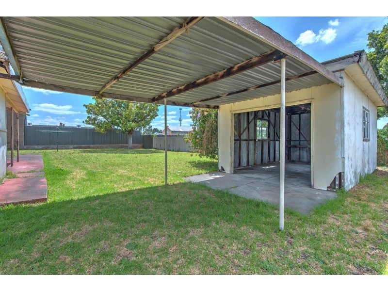 8 Olga Road, Maddington WA 6109