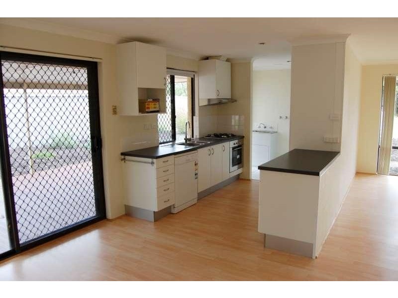 5 Lurnea Ave, Karawara WA 6152