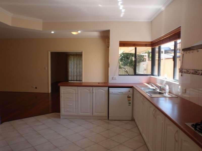 36 Kardan Circuit, Karawara WA 6152