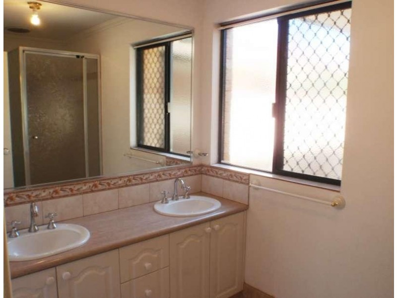 36 Kardan Circuit, Karawara WA 6152