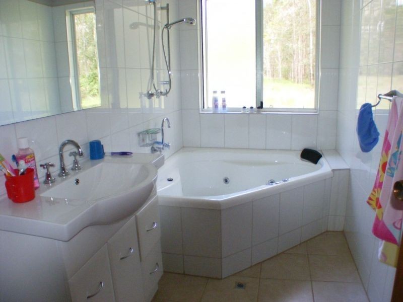 898 Kin Kin Road, Wolvi QLD 4570