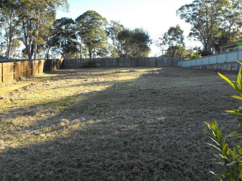 5 Suncrest Court, Southside QLD 4570