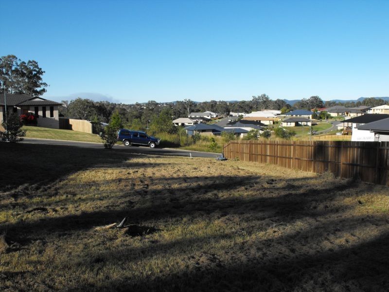 5 Suncrest Court, Southside QLD 4570