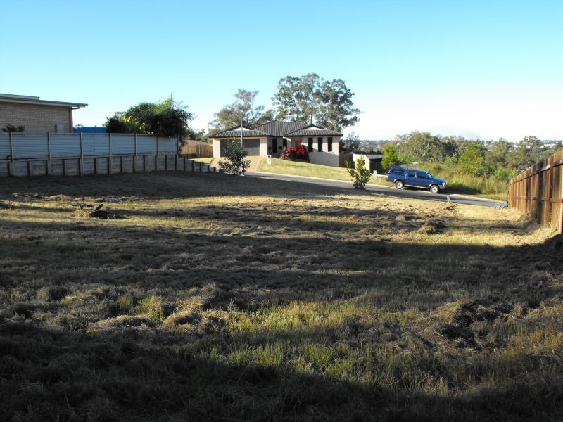 5 Suncrest Court, Southside QLD 4570