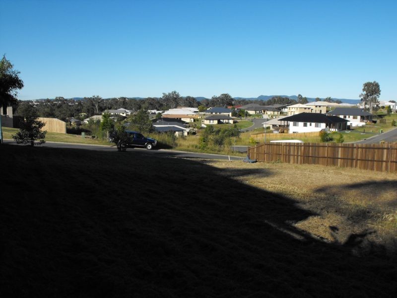 5 Suncrest Court, Southside QLD 4570